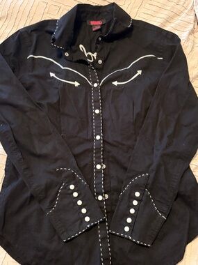 Womens Black Western Embroidered Button-Front pearlsnap